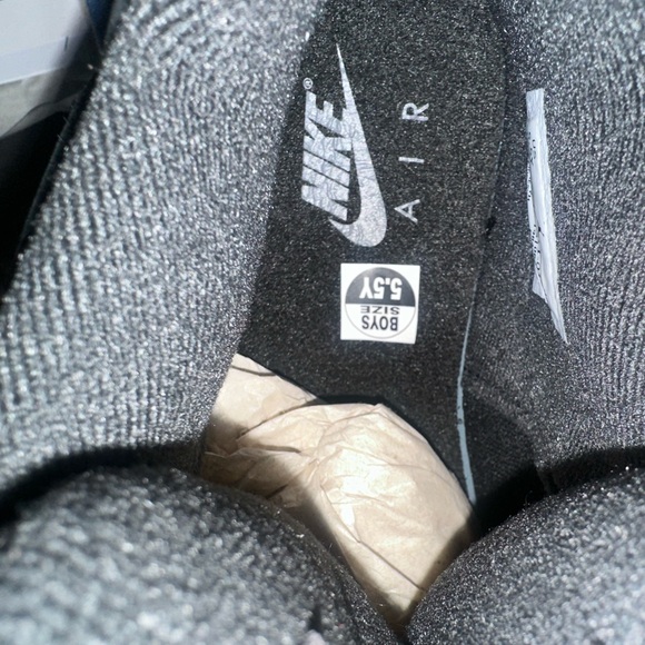 Jordan 4 - Picture 4 of 5